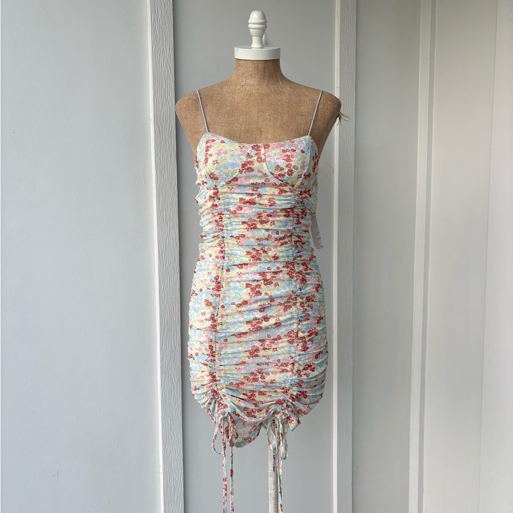 Almost Famous Bodycon Ruched Floral Dress MEDIUM NWT - Picture 3 of 7